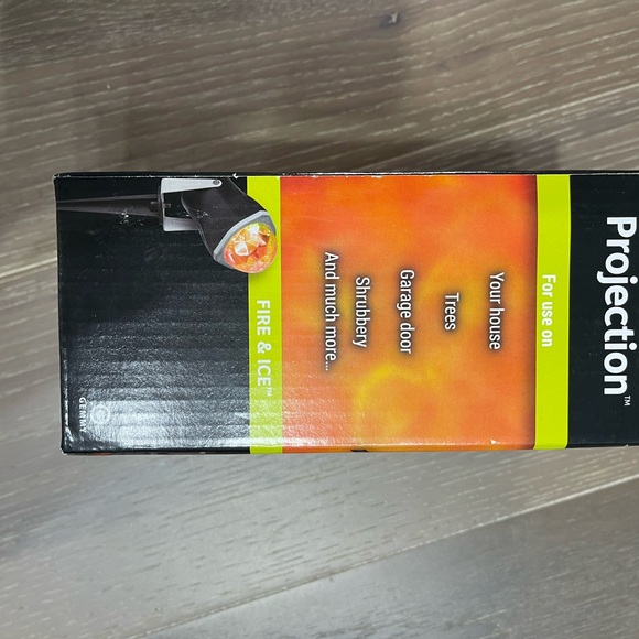 Gemmy Projection LED light show in red-yellow “fire & ice”. - Picture 5 of 7